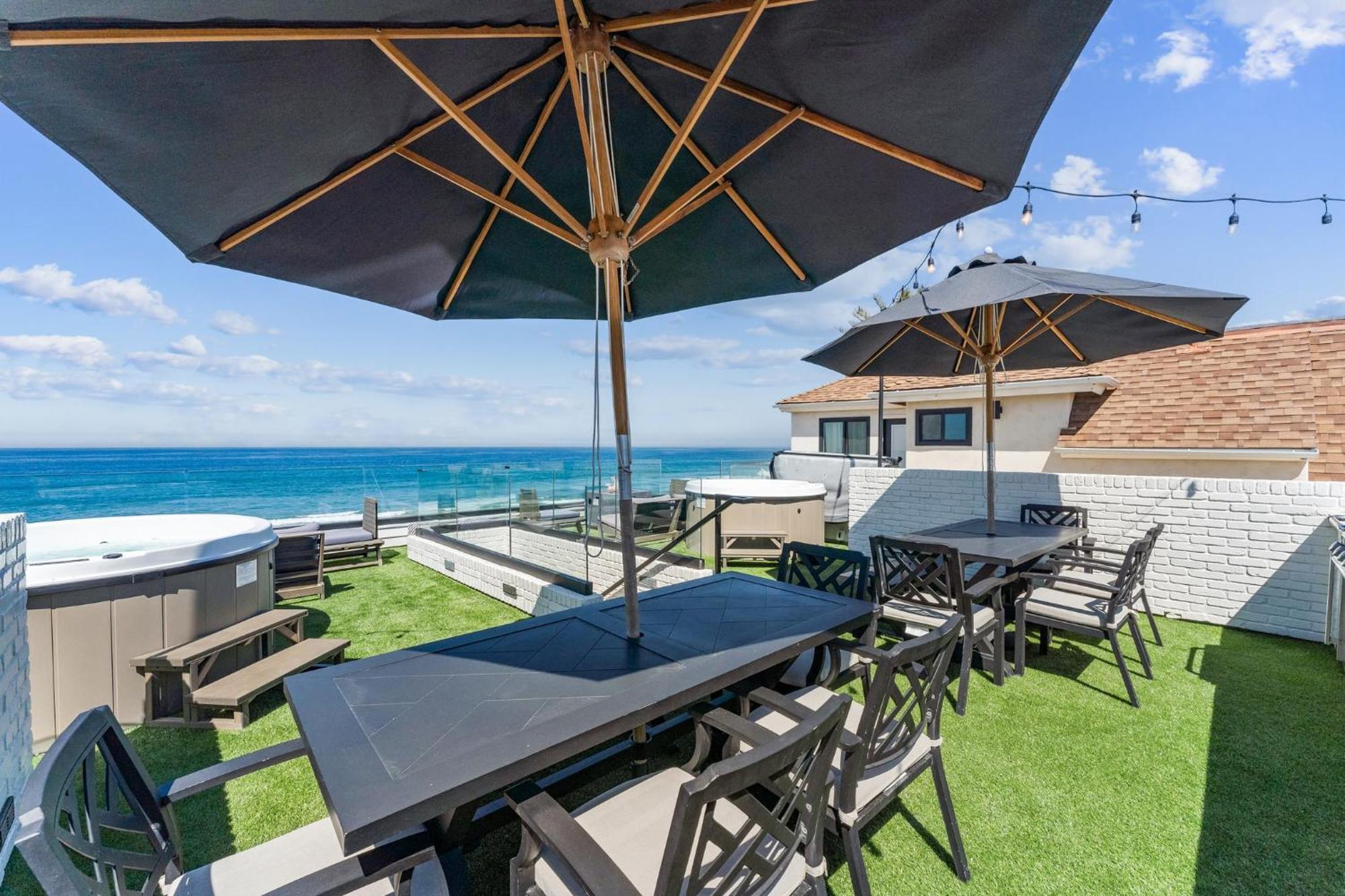 Luxury Oceanfront Fourplex With Roof Deck Sleeps 22 Holiday home *