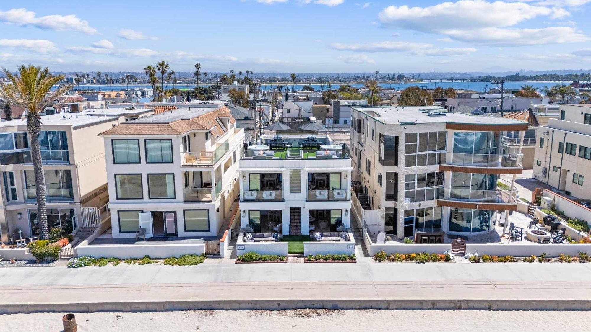 Luxury Oceanfront Fourplex With Roof Deck Sleeps 22 * San Diego