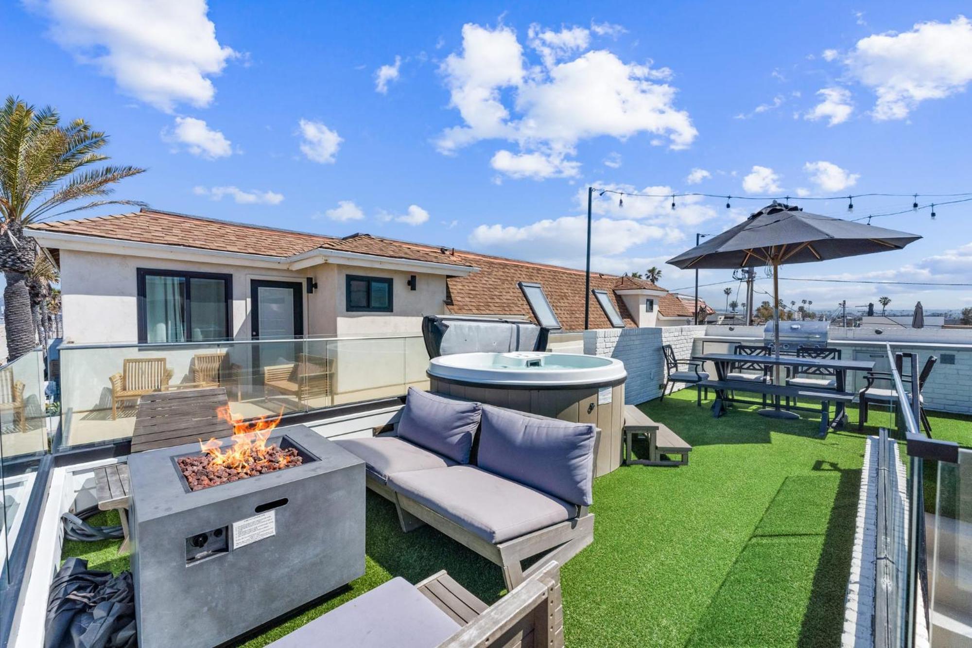 Holiday home Luxury Oceanfront Fourplex With Roof Deck Sleeps 22 *
