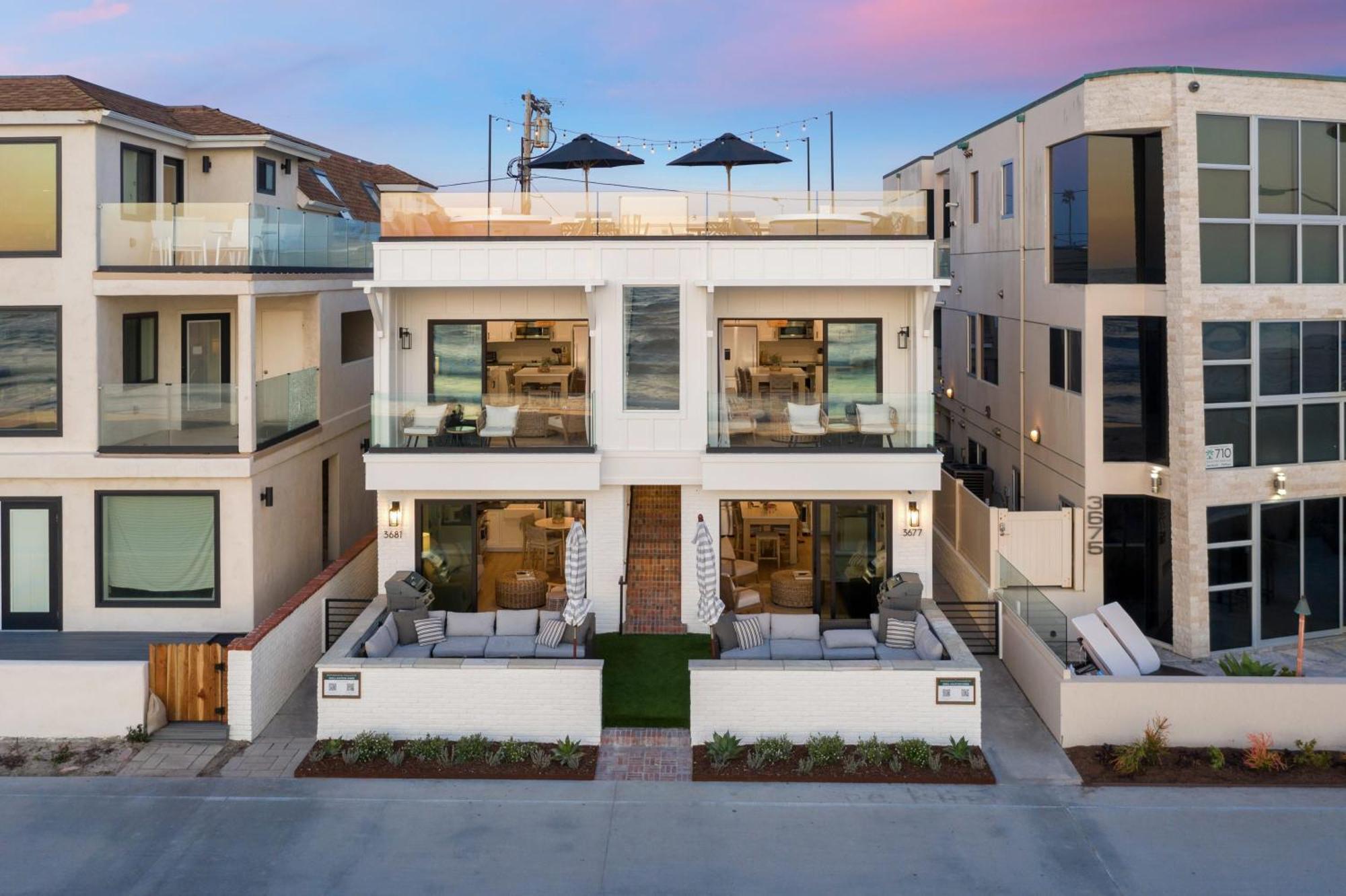 Luxury Oceanfront Fourplex With Roof Deck Sleeps 22 Holiday home