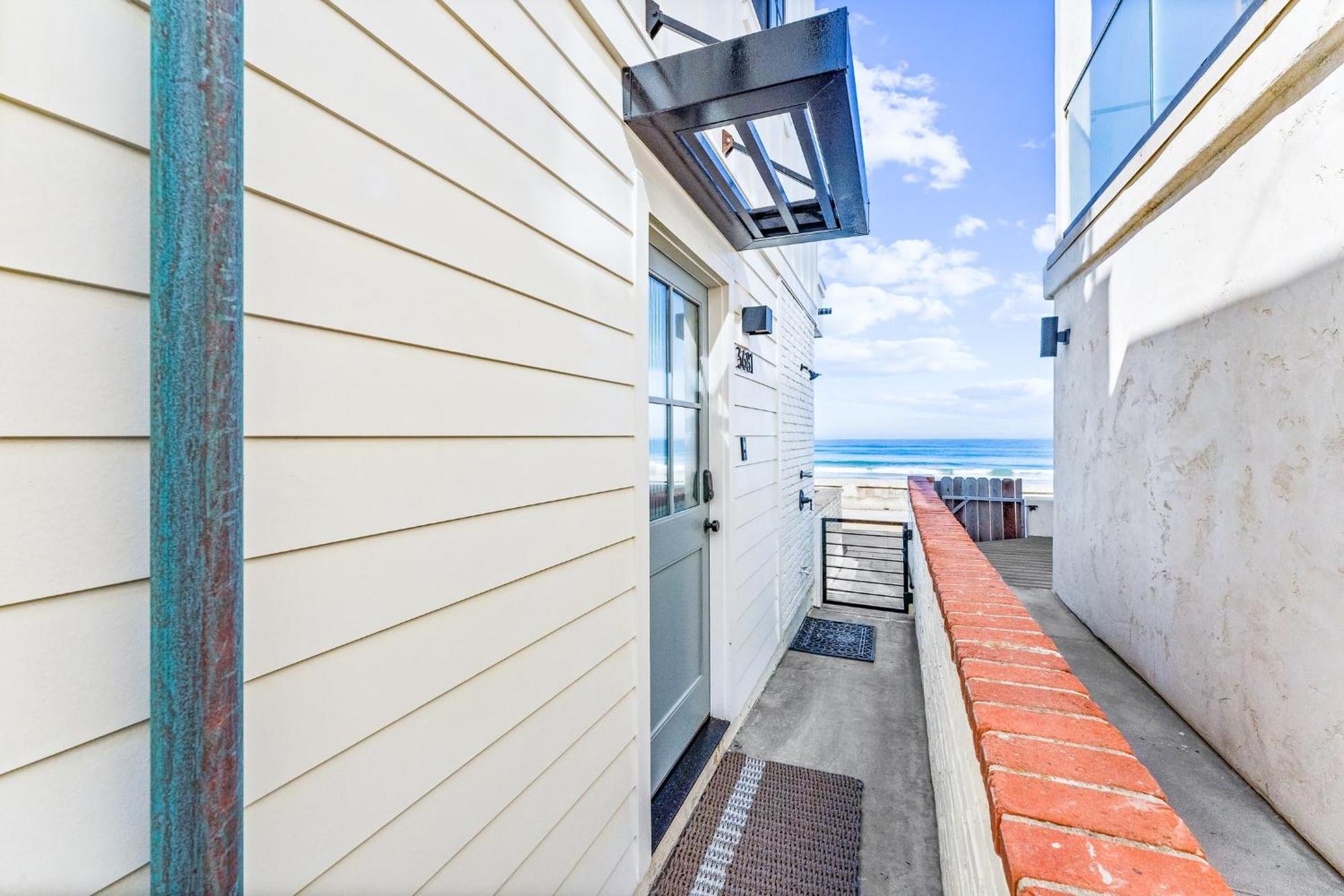 Luxury Oceanfront Fourplex With Roof Deck Sleeps 22