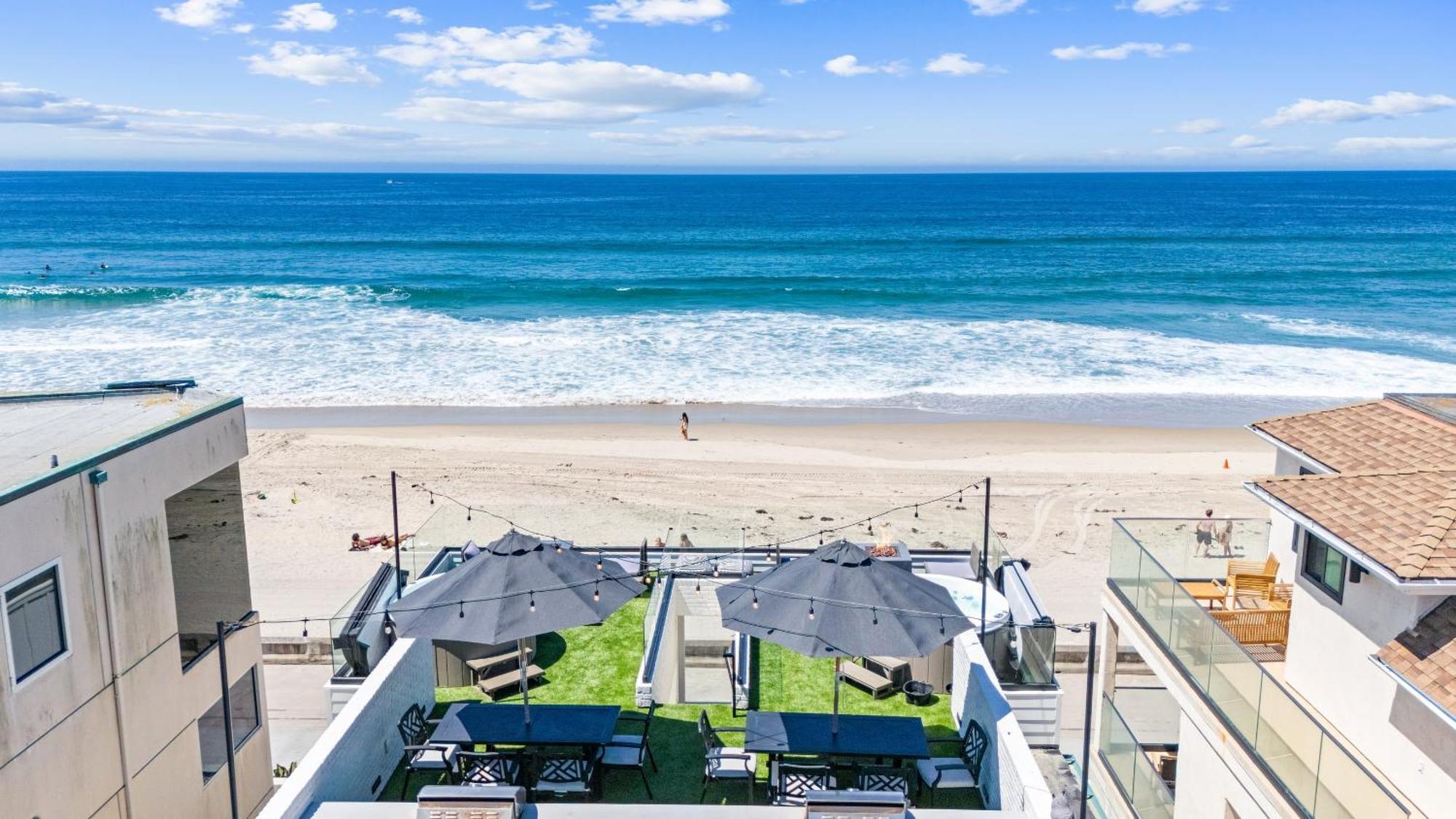 Luxury Oceanfront Fourplex With Roof Deck Sleeps 22 Holiday home