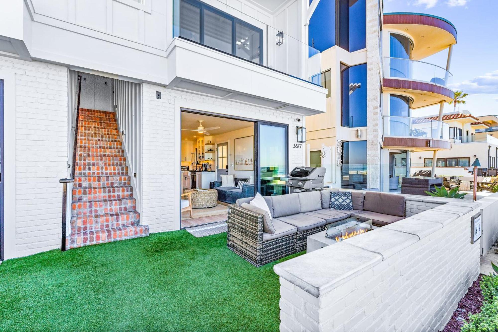 Luxury Oceanfront Fourplex With Roof Deck Sleeps 22 Holiday home San Diego